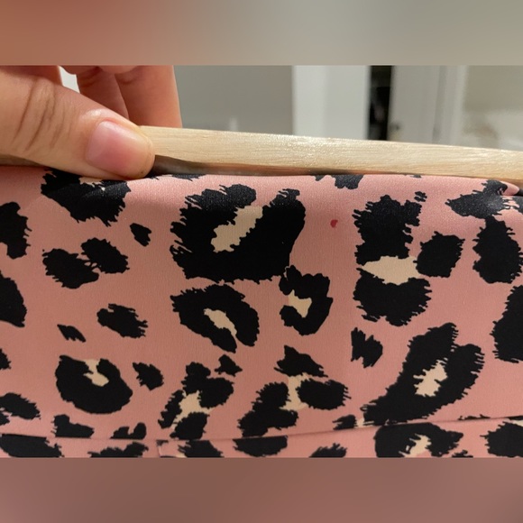 XS Onzie Leopard Print Pants. - Picture 2 of 6